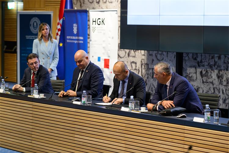 Slika /slike/Vijesti/2022/potpisivanje NSK 1.jpg